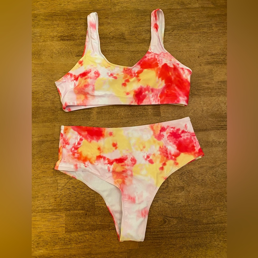 NWOT tie-dye two-piece swimsuit L